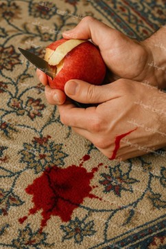 پاک کردن لکه خون از روی فرش