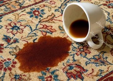 پاک کردن لکه قهوه از روی فرش